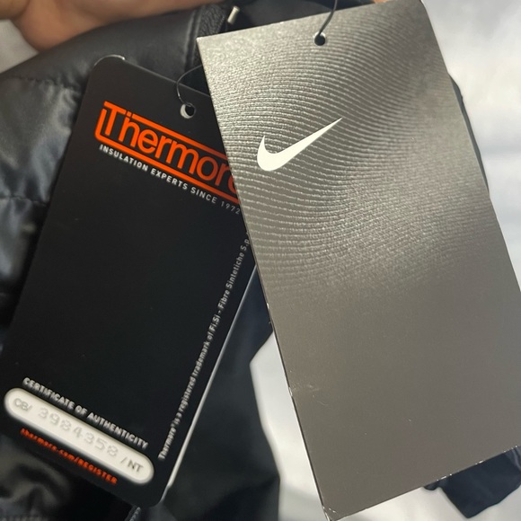 Sleeveless Nike Jacket - Picture 4 of 4